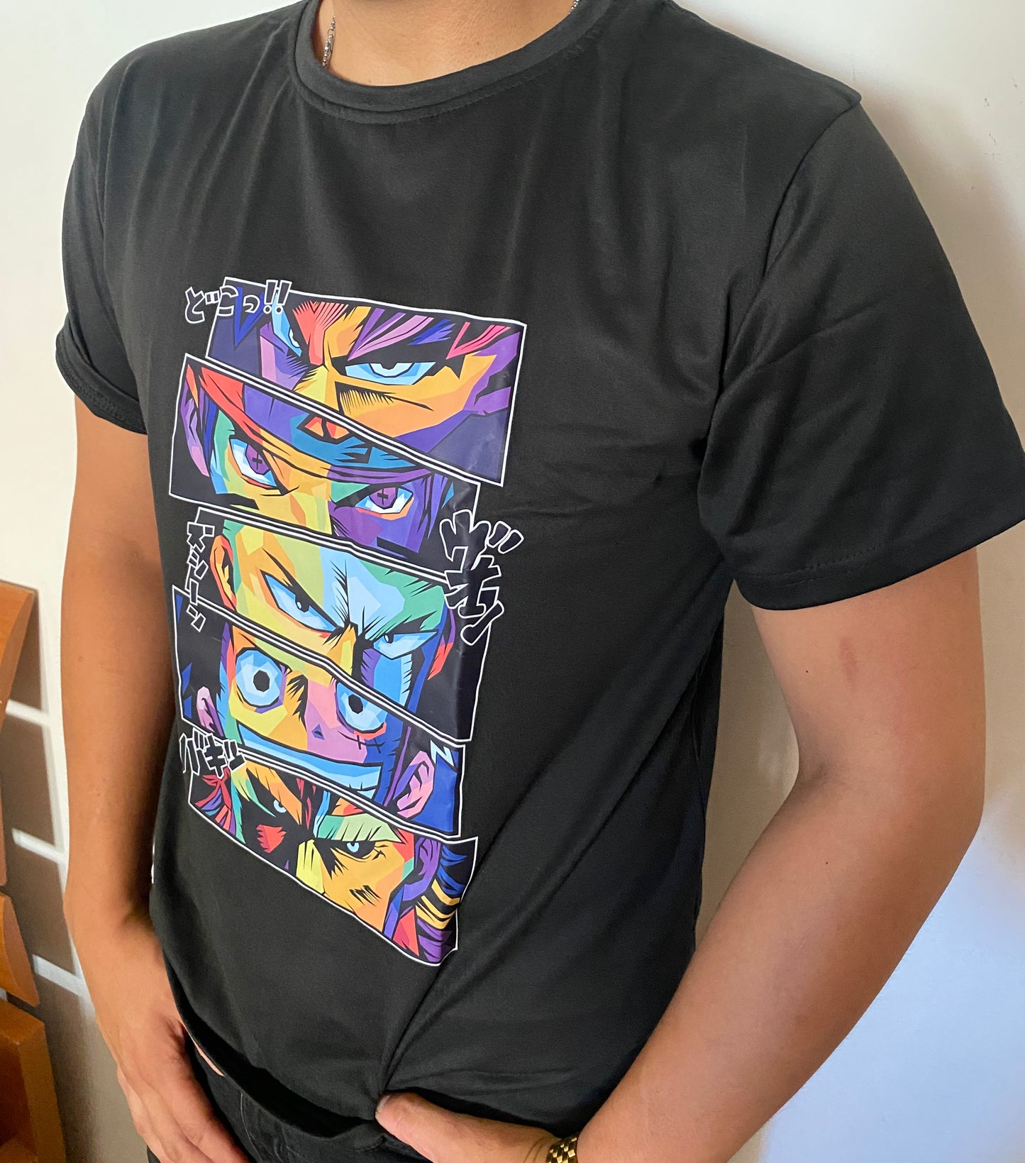 Tshirt casual nera con stampa anime
