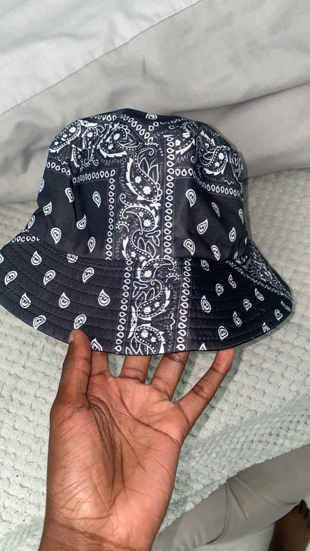 Cappello a secchiello con motivo Paisley, doppia faccia